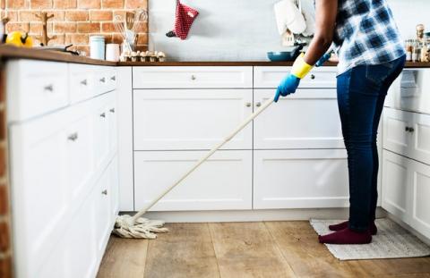 Cleaning with mop